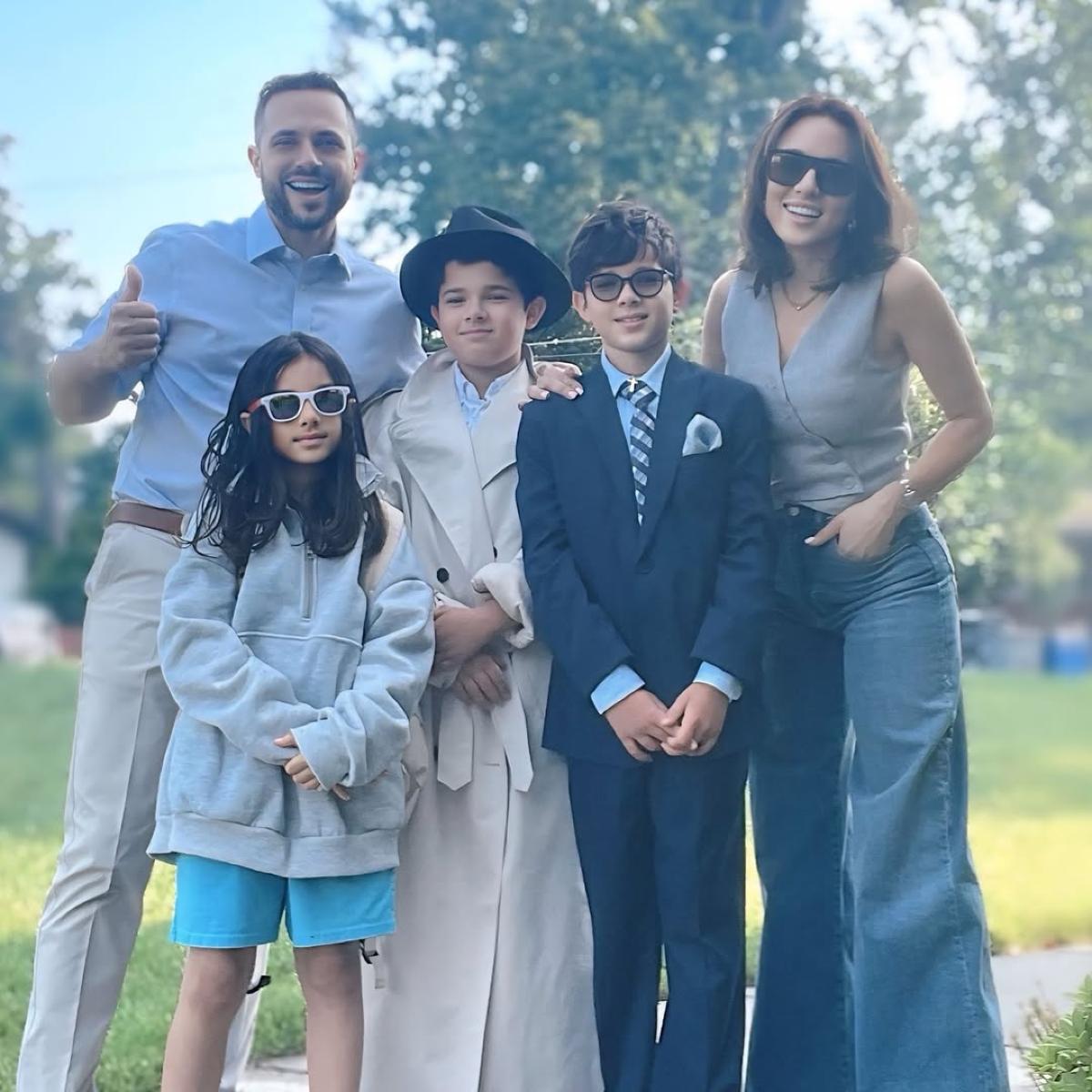 Η Καλομοίρα με την οικογένειά της