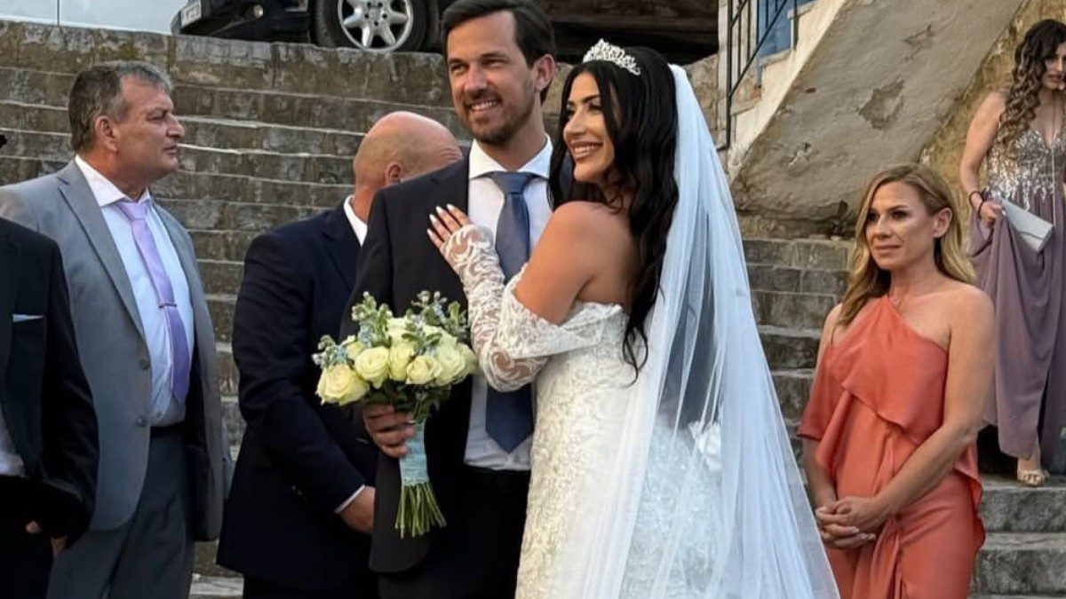 Η Κατερίνα Καραβάτου, η Ανδριάνα Παναγιώτου και ο Δήμος Περπερίδης