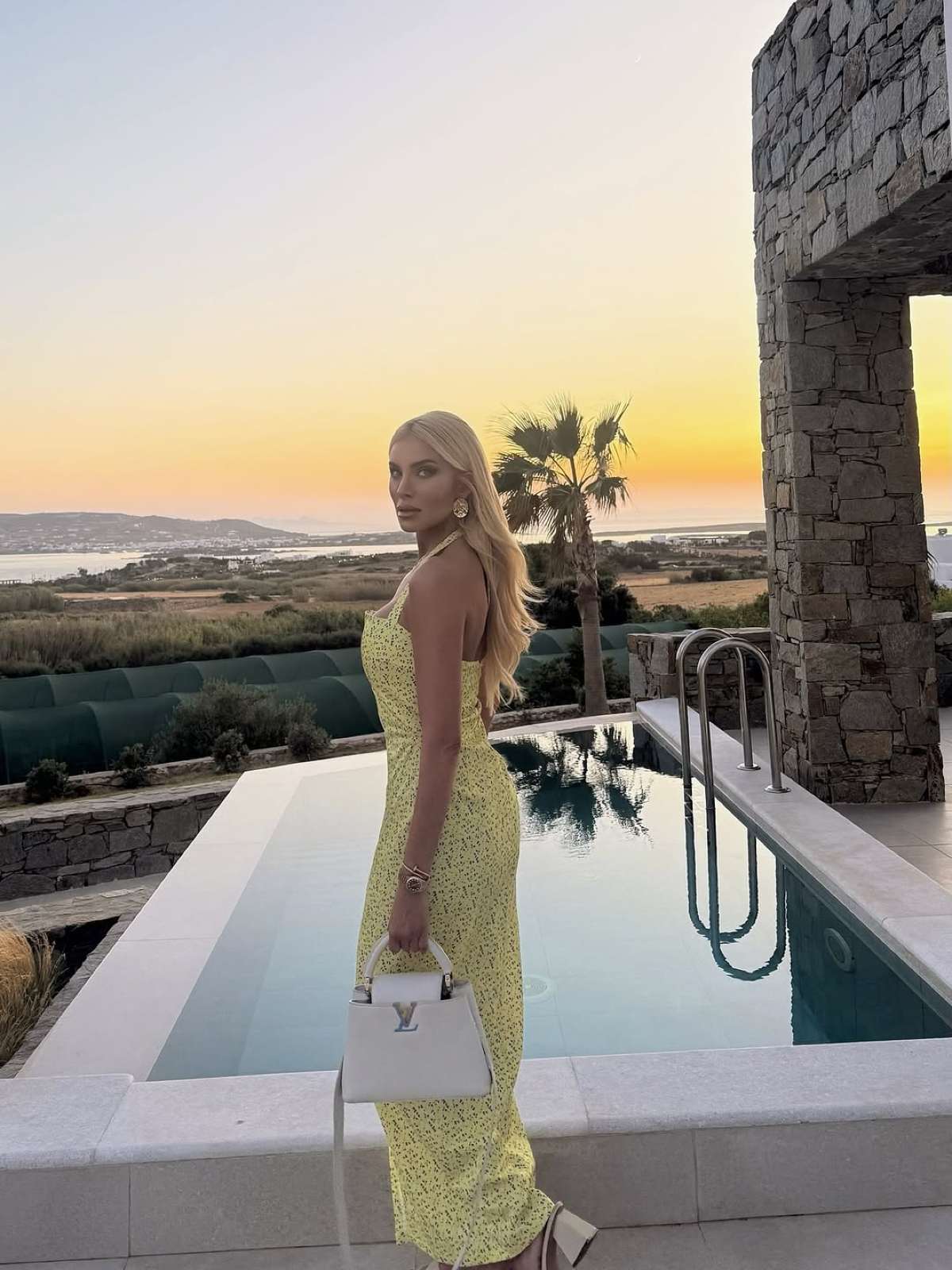 Η Κατερίνα Καινούργιου και ο Παναγιώτης Κουτσουμπής στην Πάρο