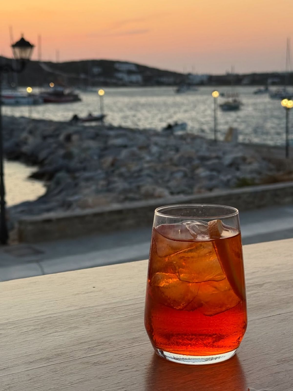 Η Κατερίνα Καινούργιου και ο Παναγιώτης Κουτσουμπής στην Πάρο