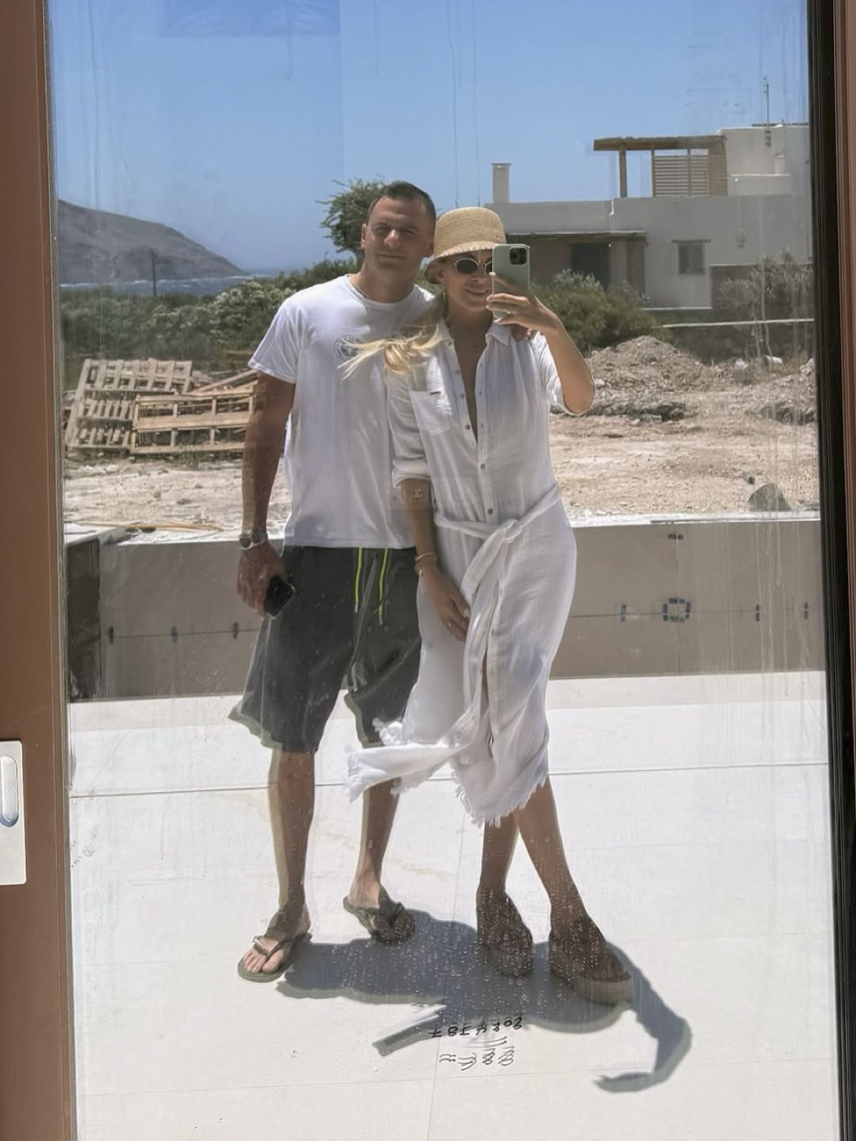 Η Κατερίνα Καινούργιου και ο Παναγιώτης Κουτσουμπής στην Πάρο