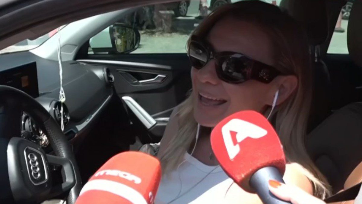 Η Κατερίνα Καραβάτου στις κάμερες