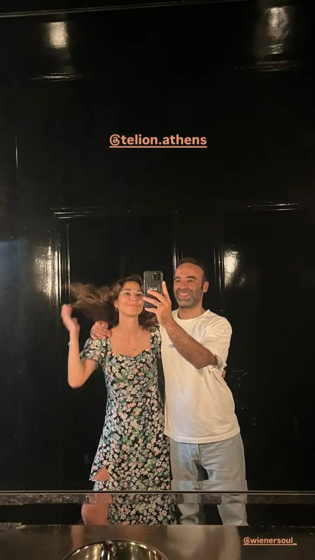 Η Κατερίνα Παπουτσάκη και ο Θάνος Χατζόπουλος αγκαλιά