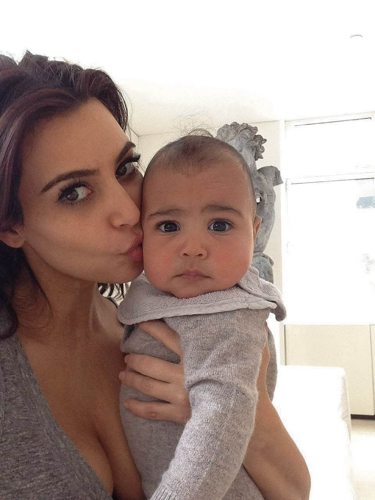 Η Κιμ Καρντάσιαν με την κόρη της Νόρθ, μωρό