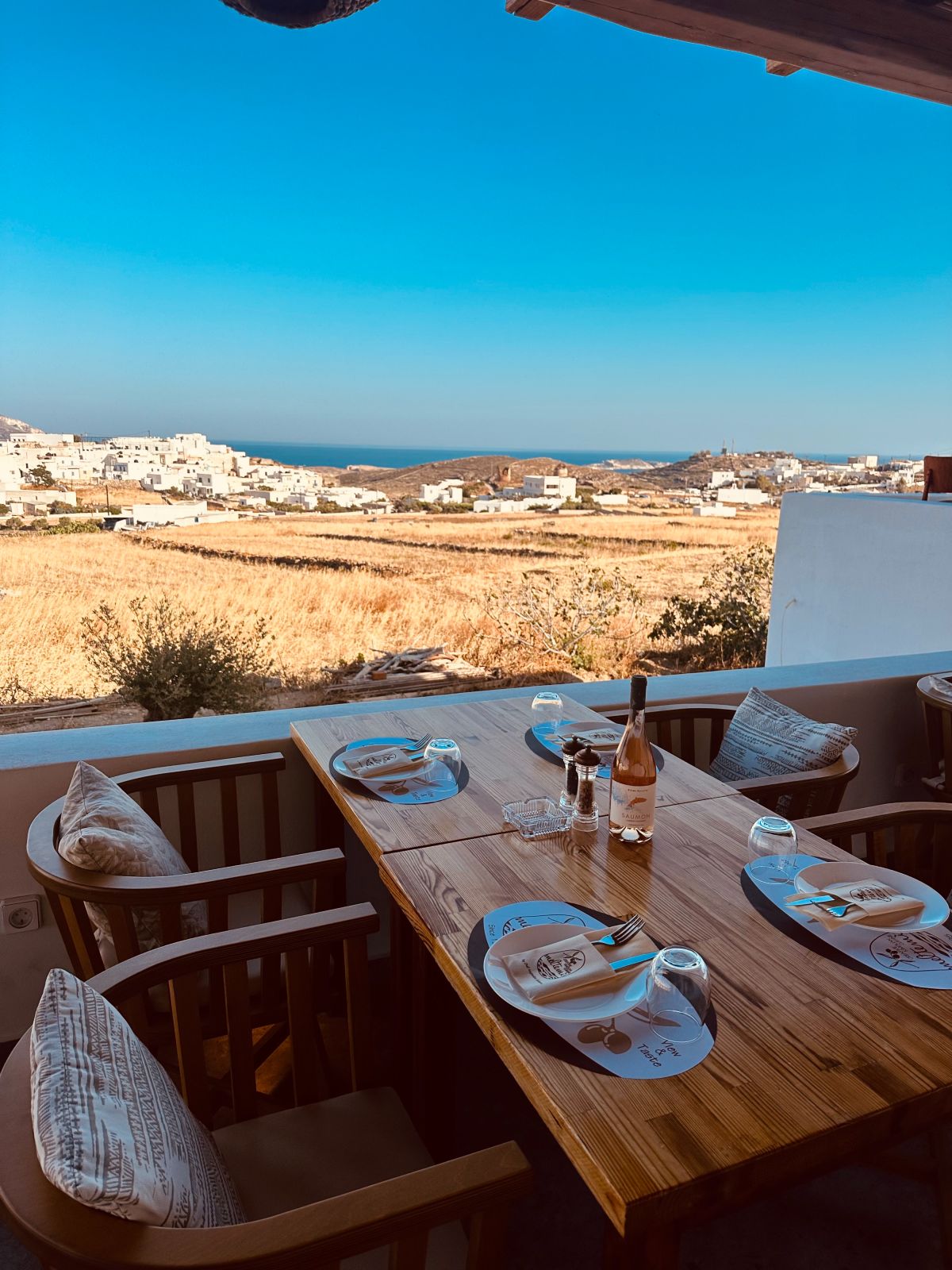 Το Μελτέμι γίνεται μια απολαυστική στάση μετά τις βουτιές σας στα νερά της Κιμώλου