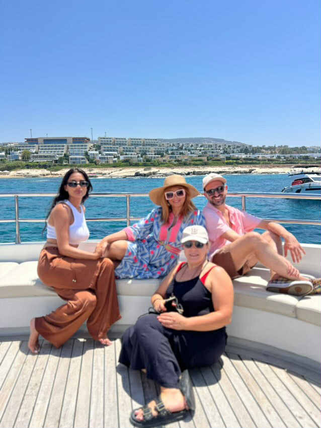 Ζήνα Κουτσελίνη: Οι χλιδάτες διακοπές της παρουσιάστριας με την ομάδα της