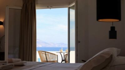 Πρωινό ξύπνημα με θέα τη θάλασσα