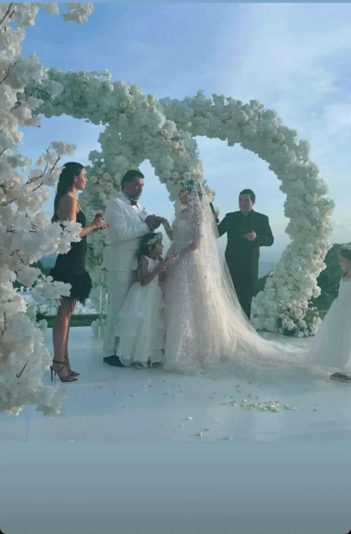 Ο Γιάννης Λύρας στον γάμο του