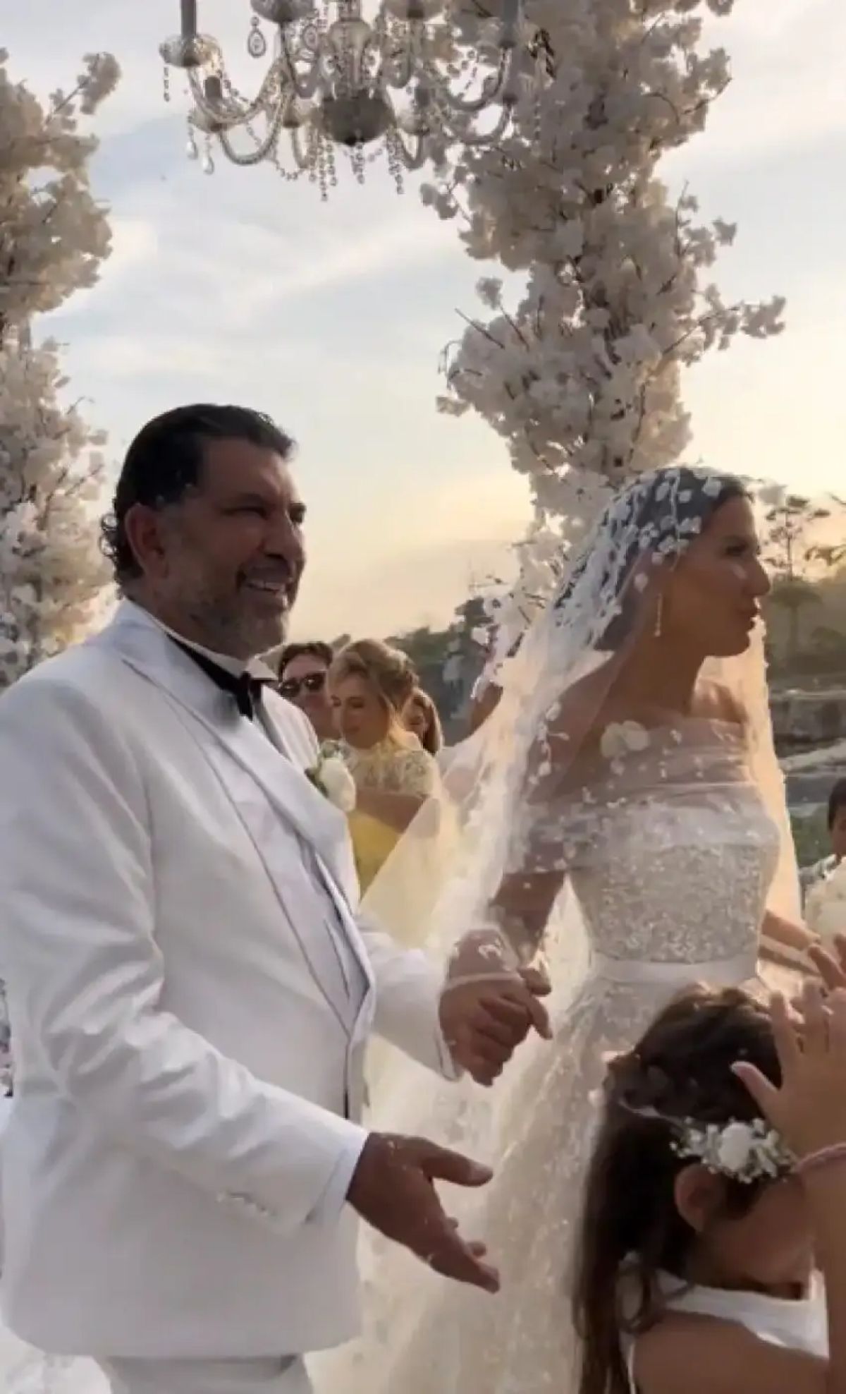 Ο Γιάννης Λύρας στον γάμο του