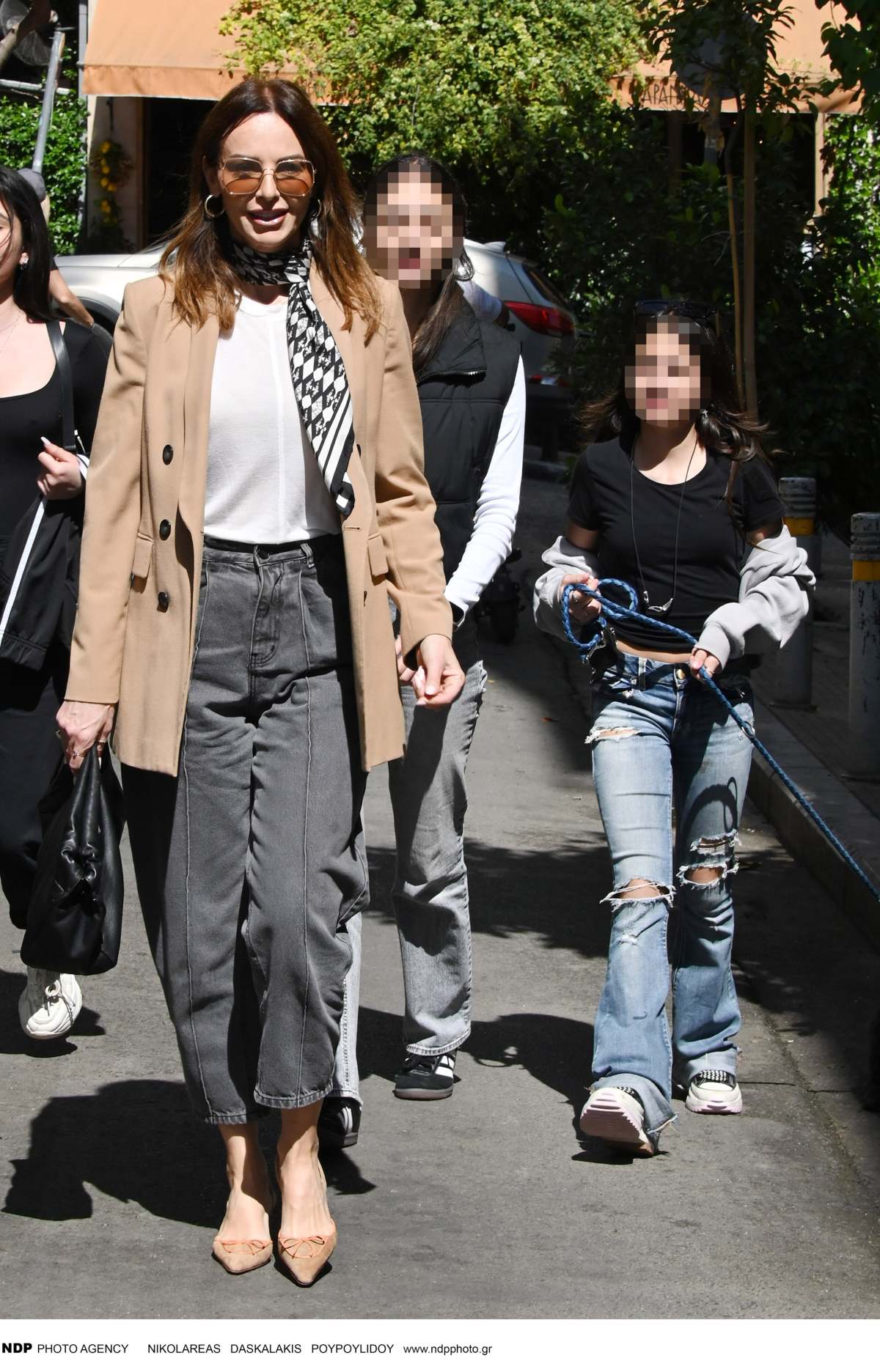 Η Μέττυ Μαγγίρα με τις δύο κόρες της