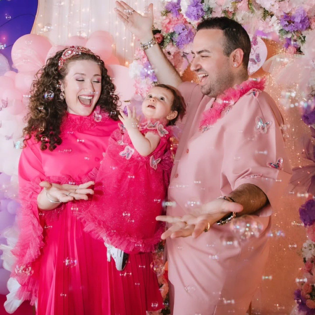 Ο Μαυρίκιος Μαυρικίου και η Ιλάειρα Ζήση αγκαλιά με την κόρη τους στο πάρτι γενεθλίων της