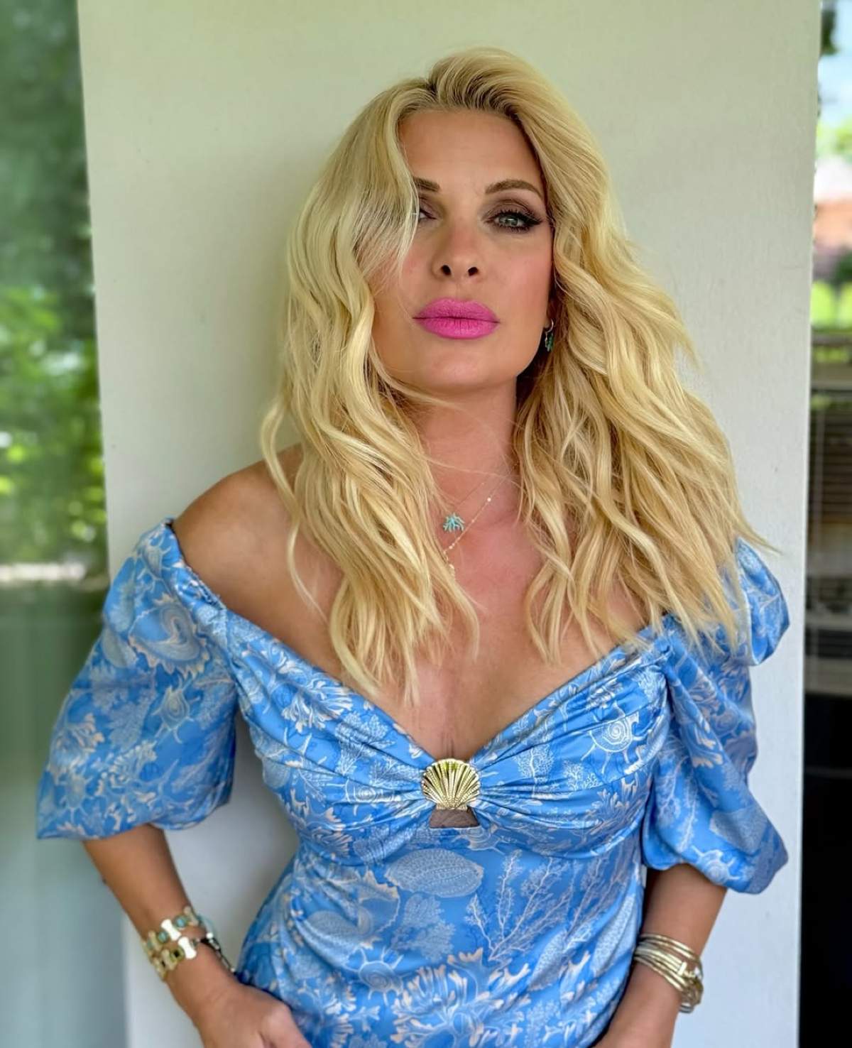 Η Ελένη Μενεγάκη σε ναζιάρικη πόζα