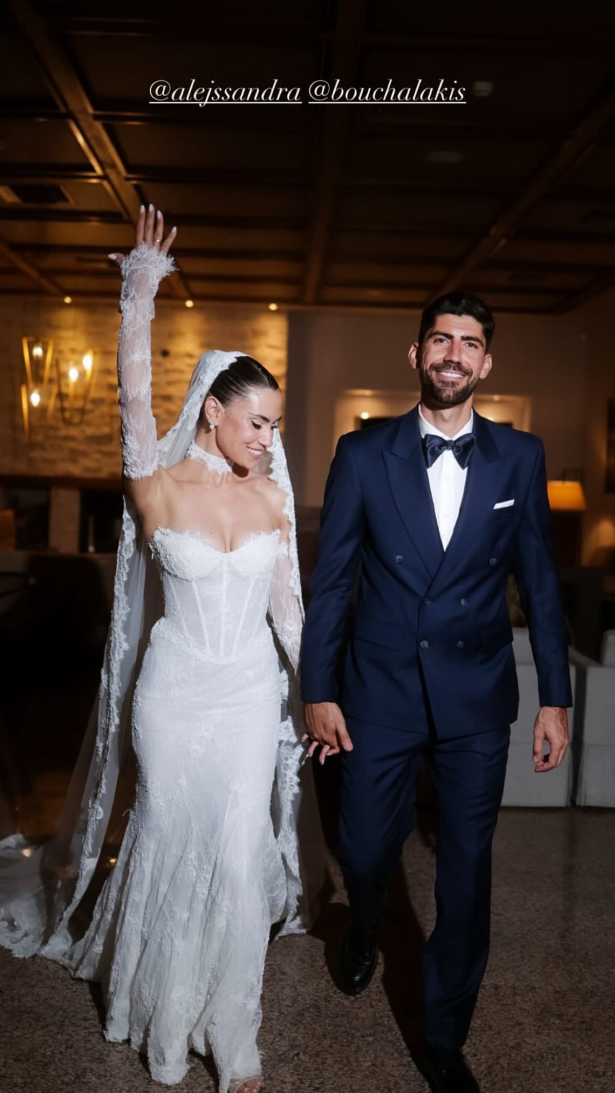 Ο Ανδρέας Μπουχαλάκης και η σύζυγος του στον γάμο τους, στη δεξίωση