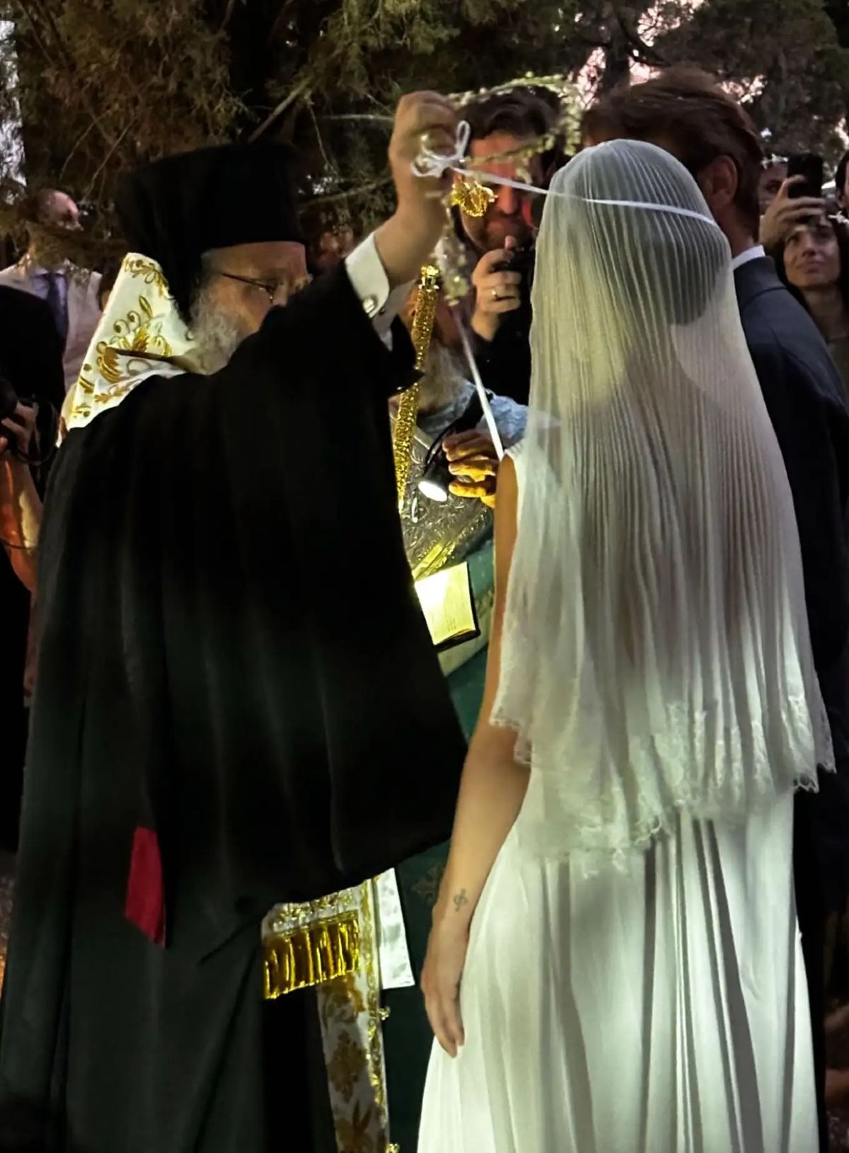 Η πρώτη φωτογραφία από το γάμο του Νικόλα Νιάρχου