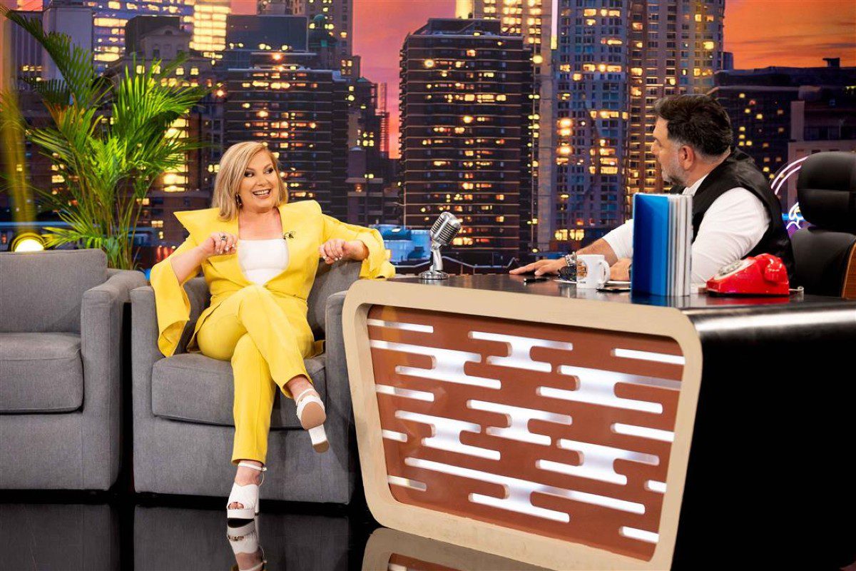 Η Ντίνα Νικολάου στο The 2night Show