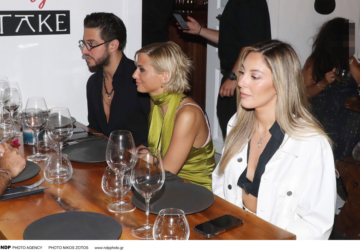 Κατερίνα Λιόλιου - Χάρης Παπατζανής: Ερωτευμένοι στα σοκάκια της Μυκόνου (Φωτογραφίες)