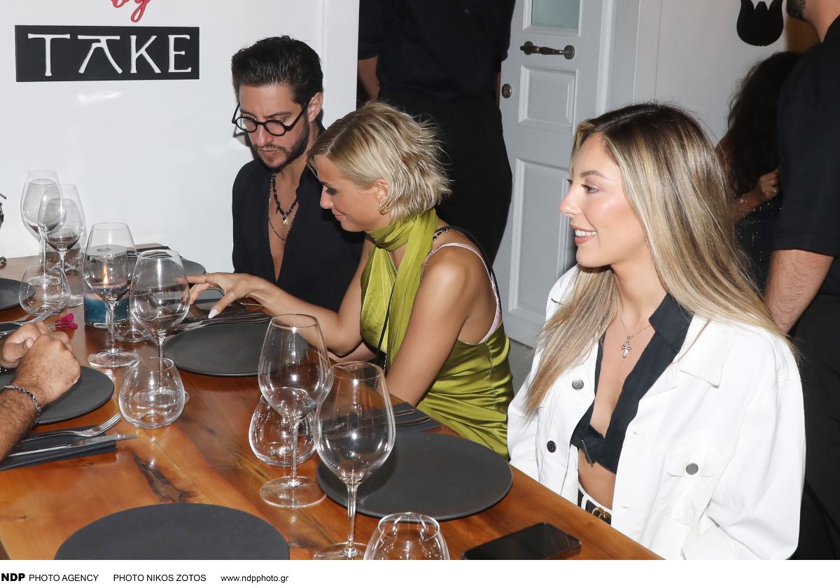 Κατερίνα Λιόλιου - Χάρης Παπατζανής: Ερωτευμένοι στα σοκάκια της Μυκόνου (Φωτογραφίες)