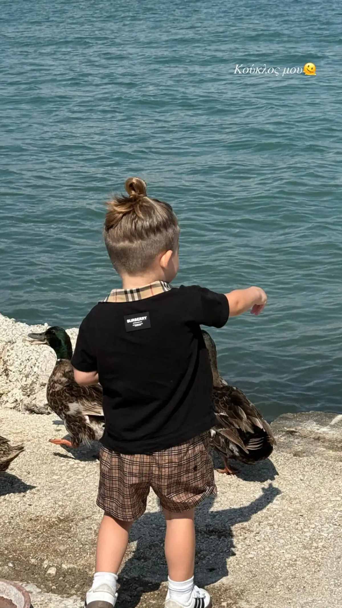 Η Ιωάννα Τούνη με το γιο της στην Κέρκυρα