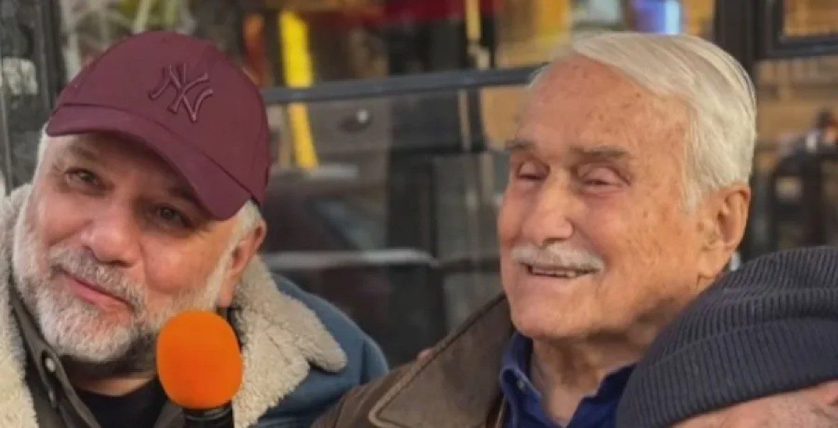 Ο Γρηγόρης Αρναούτογλου με τον πατέρα του