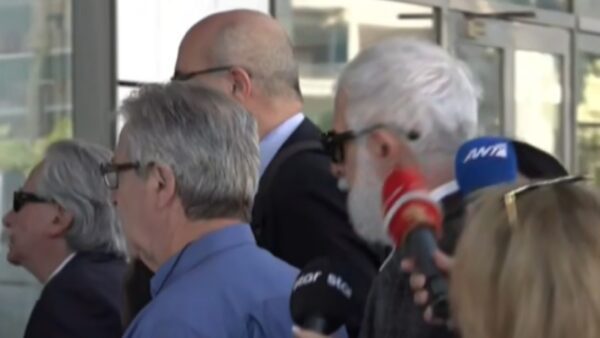 Ο Πέτρος Φιλιππίδης στο δικαστήριο