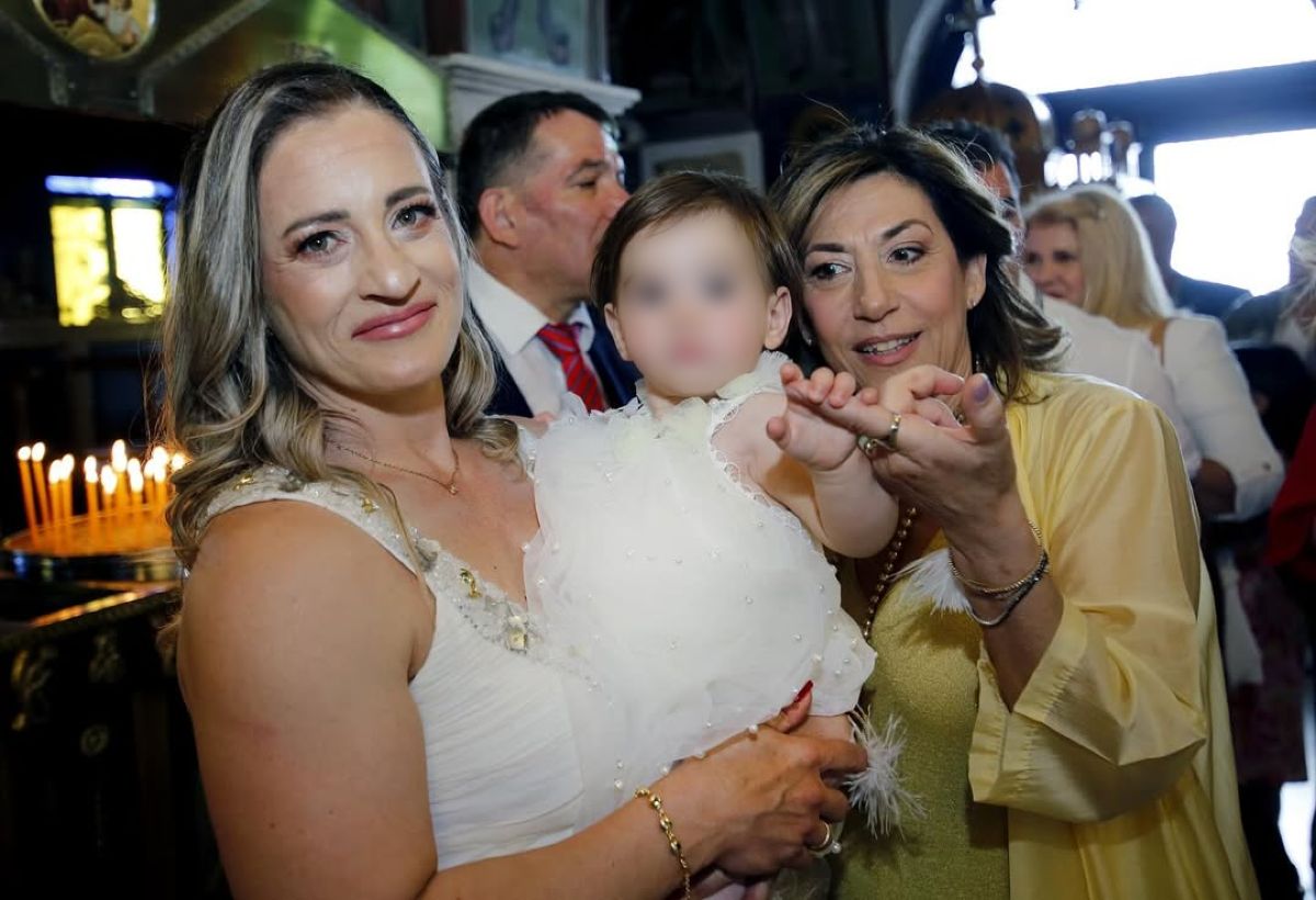 Ο Πύρρος Δήμας και η Αφροδίτη Σκαφίδα στη βάφτιση της κόρης τους