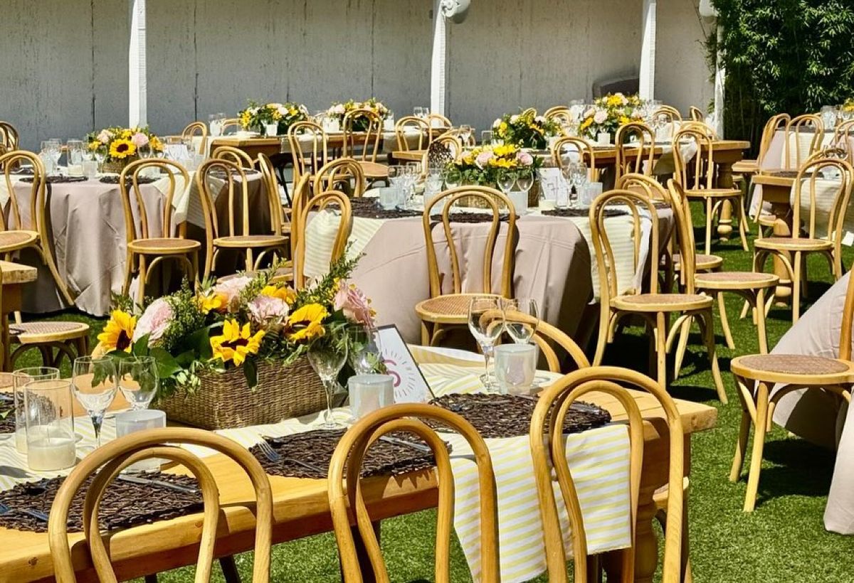 Ο Πύρρος Δήμας και η Αφροδίτη Σκαφίδα στη βάφτιση της κόρης τους