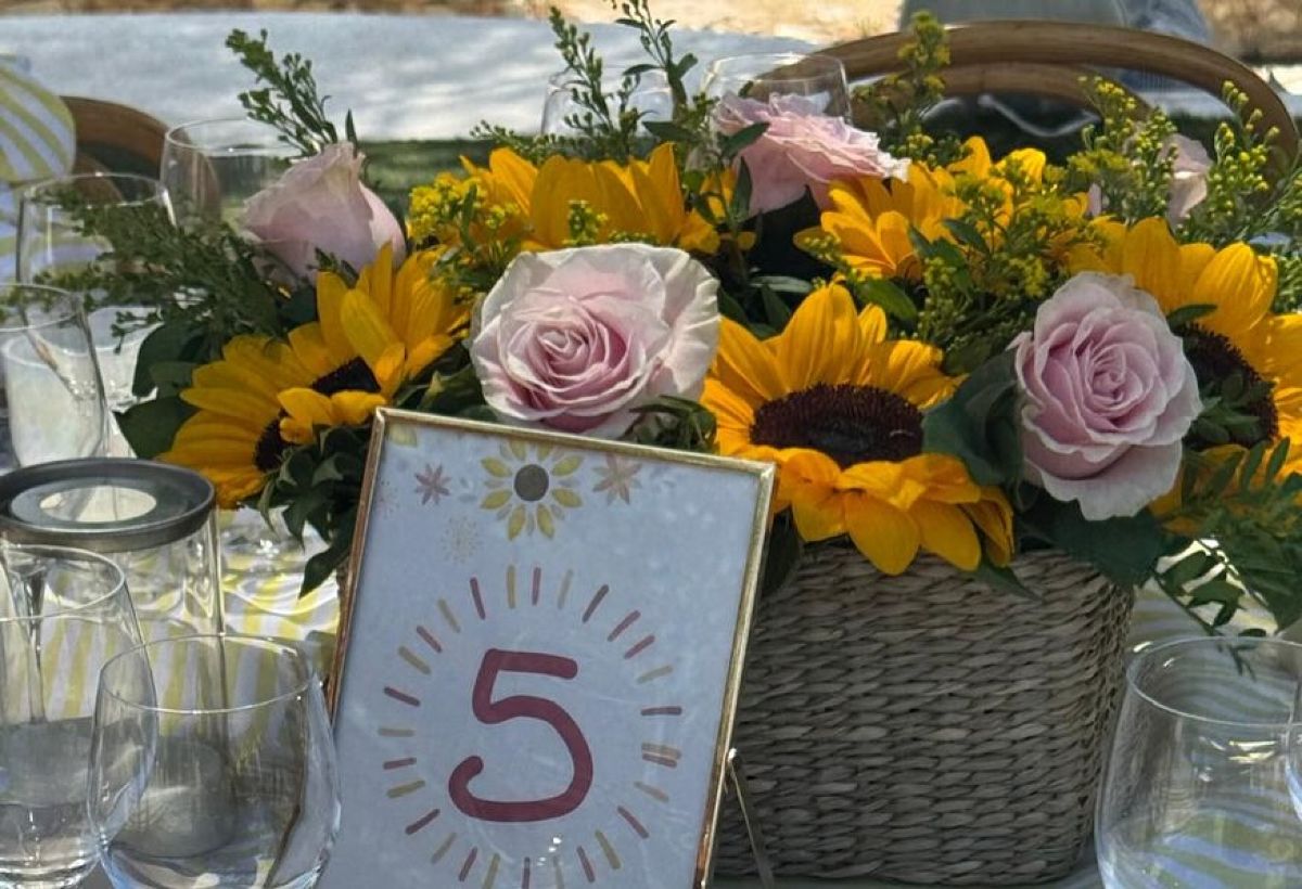 Ο Πύρρος Δήμας και η Αφροδίτη Σκαφίδα στη βάφτιση της κόρης τους