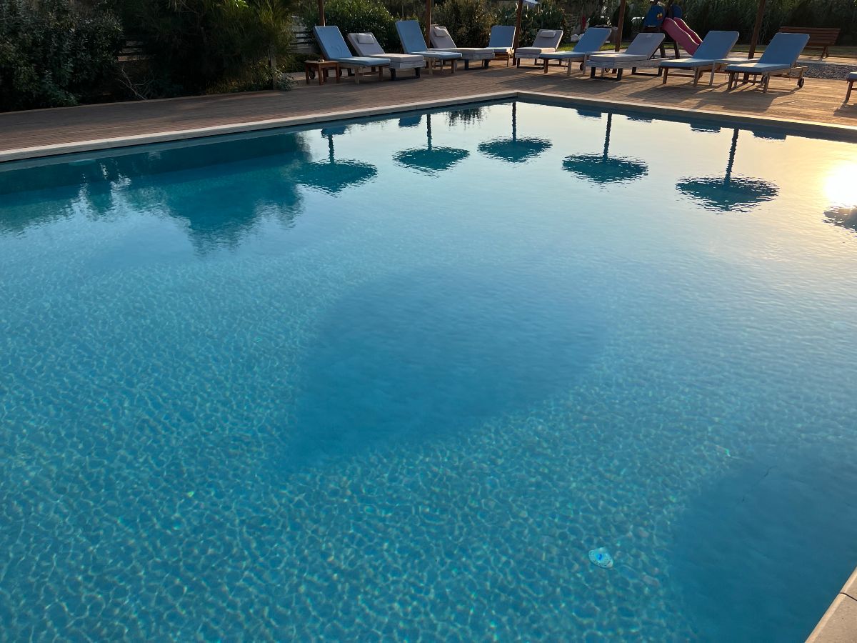 Η πισίνα για πιο δροσερές σας βουτιές