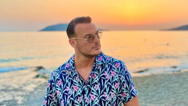 Σάκης Αρσενίου