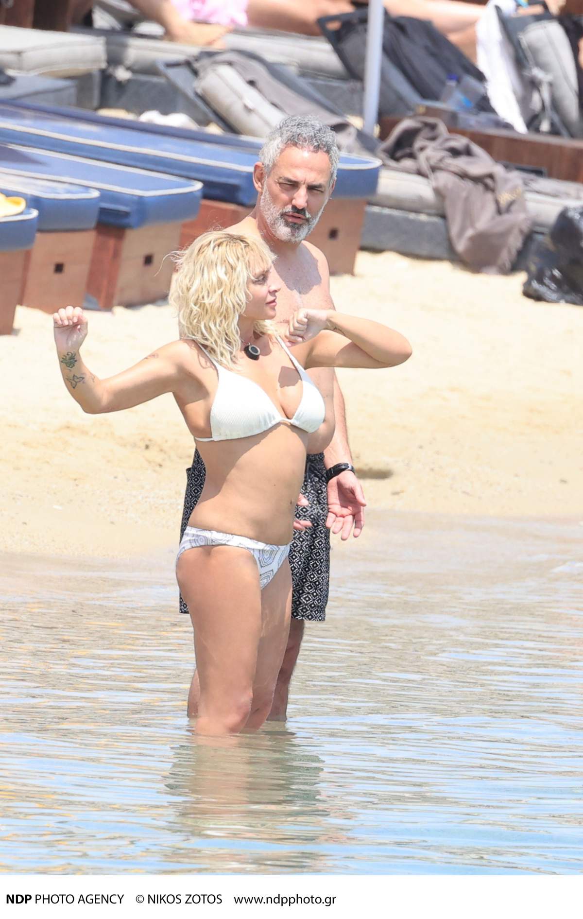 O Νίκος Συρίγος και η Ελεωνόρα Ζουγανέλη στη Μύκονο