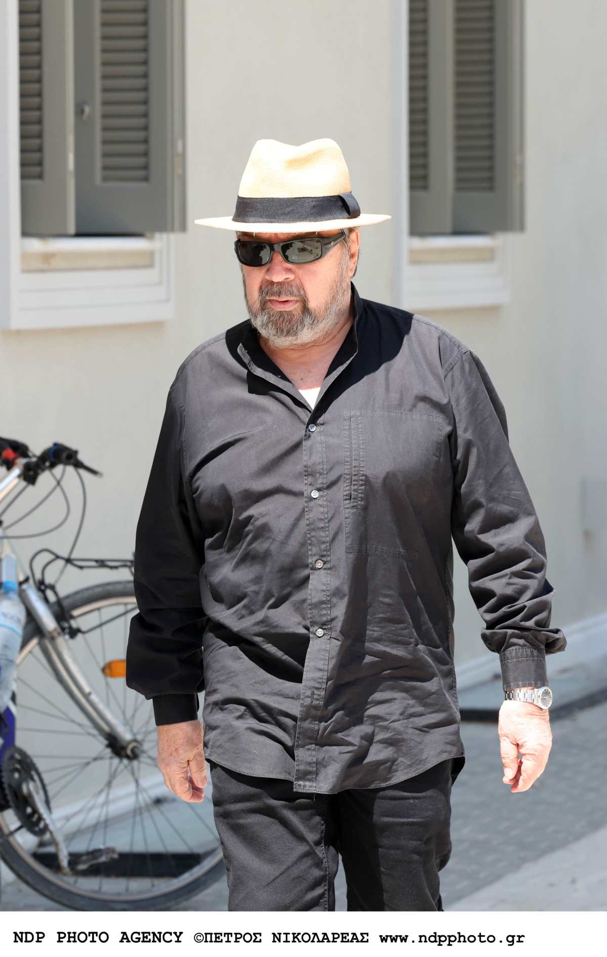 Ο Σταμάτης Φασούλης στη κηδεία του Βασίλη Παπαβασιλείου