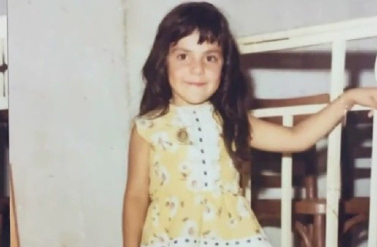 Η Βίκυ Σταυροπούλου σε παιδική ηλικία