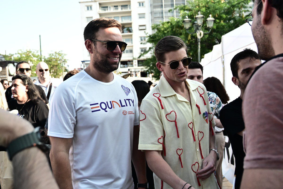 Ο Στέφανος Κασσελάκης και ο Τάιλερ Μακμπέθ στο Athens Pride