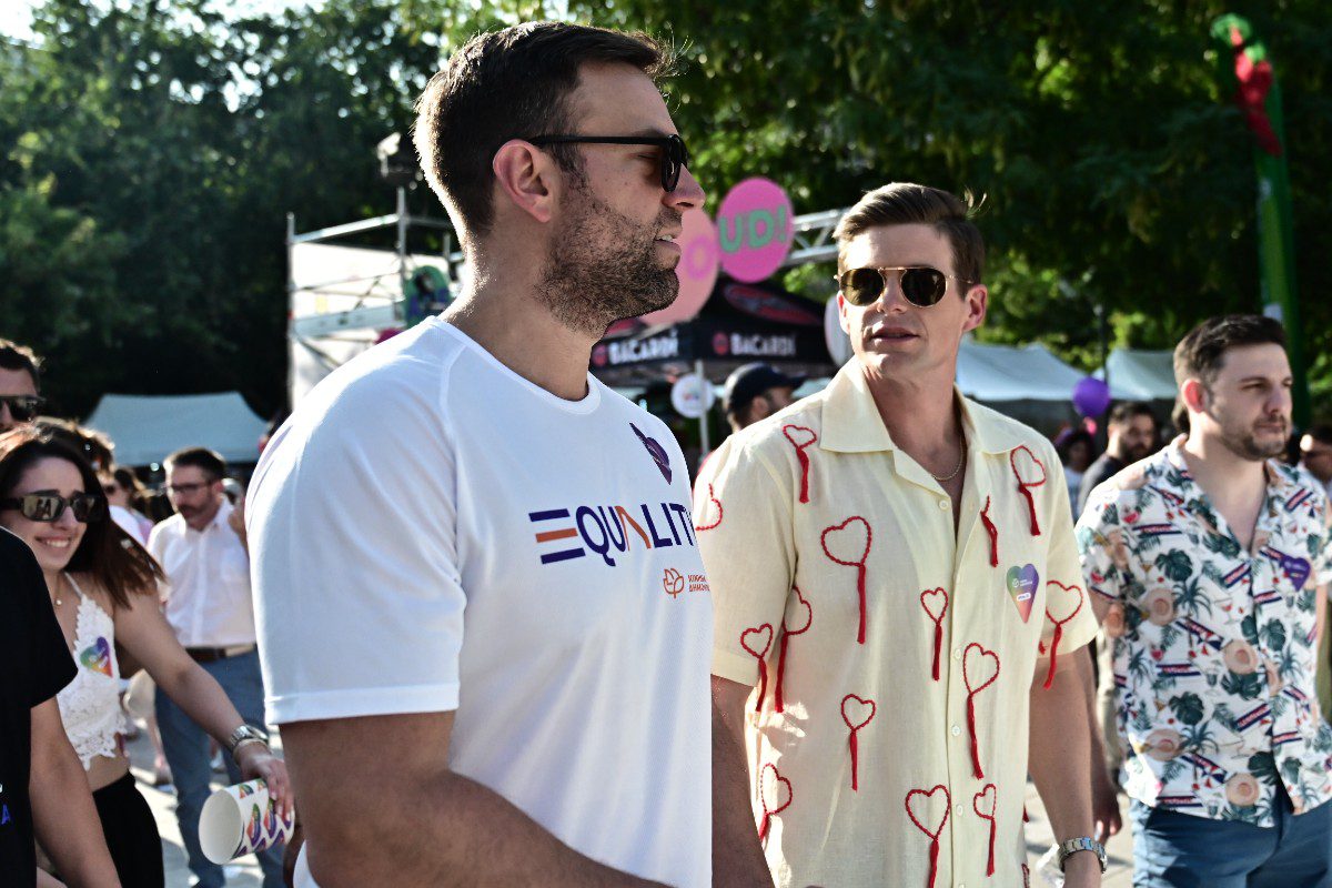 Ο Στέφανος Κασσελάκης και ο Τάιλερ Μακμπέθ στο Athens Pride