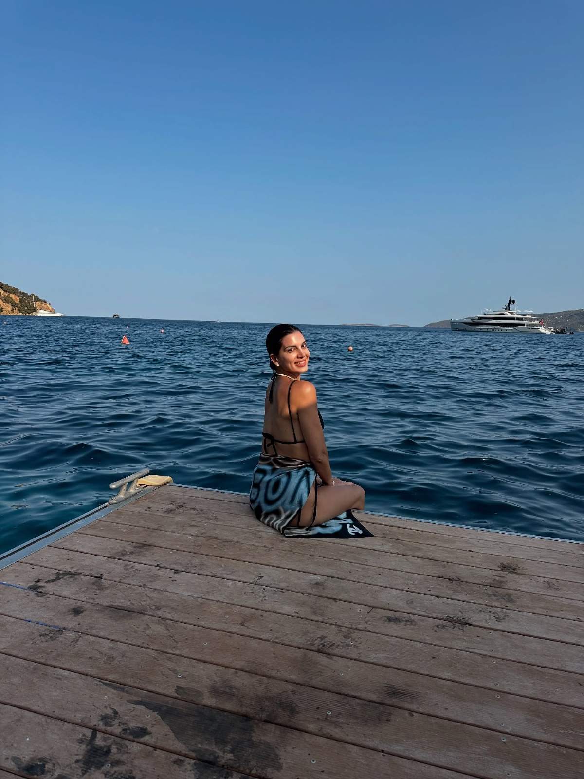 Τσιμτσιλή: Στον Πόρο για το τριήμερο του Αγίου Πνεύματος - Εντυπωσιάζουν οι φωτογραφίες της με μαγιό