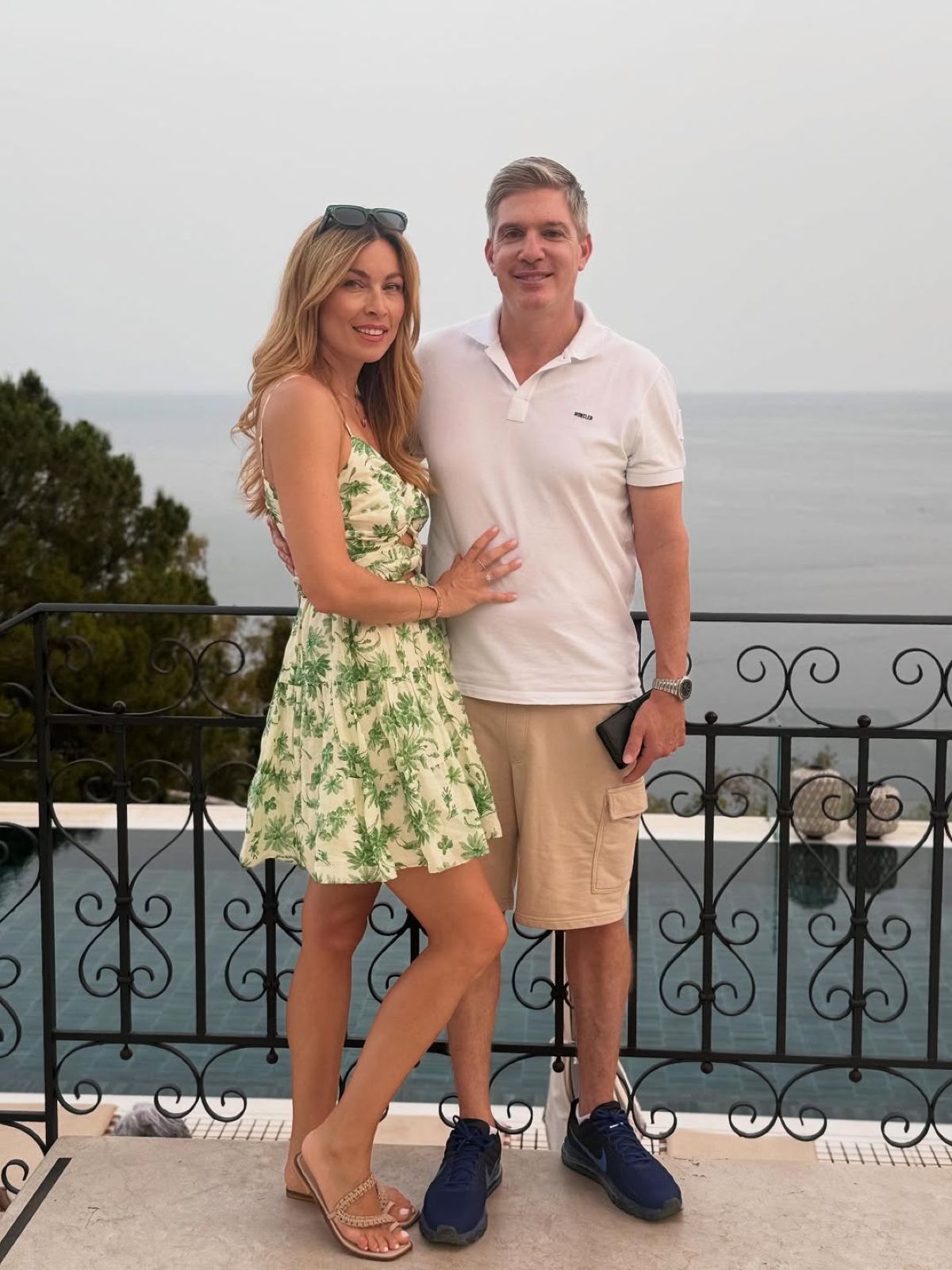 Η Μαριέττα Χρουσαλά και ο Λέων Πατίτσας αγκαλιά σε ταξίδι