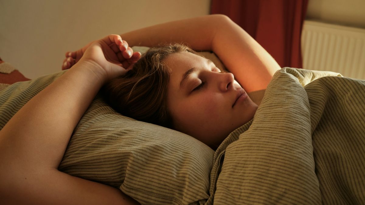 Μια κοπέλα κοιμάται