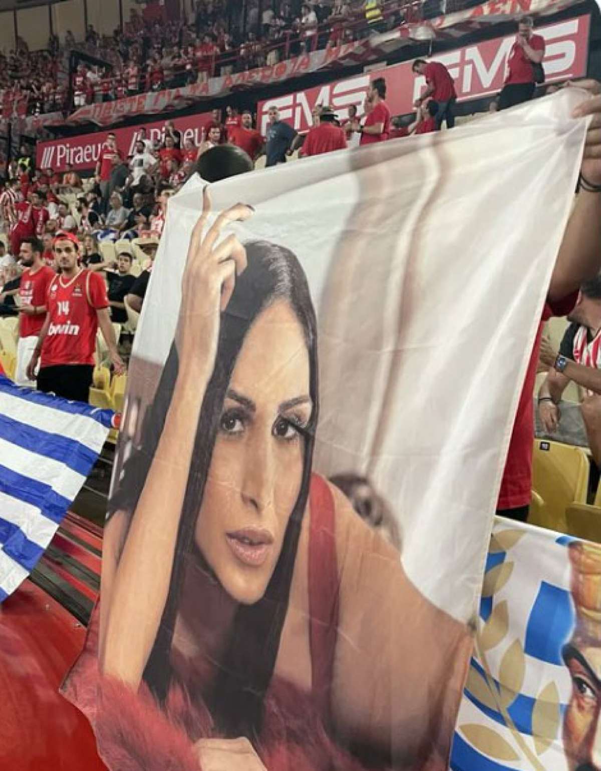 Το πανό της Λένας Ζευγαρά