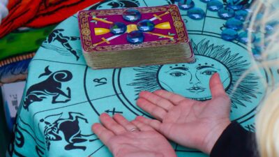 Κάρτες ζωδίων και πέτρες