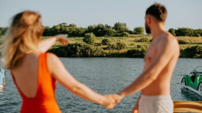 Ένα ζευγάρι στην παραλία