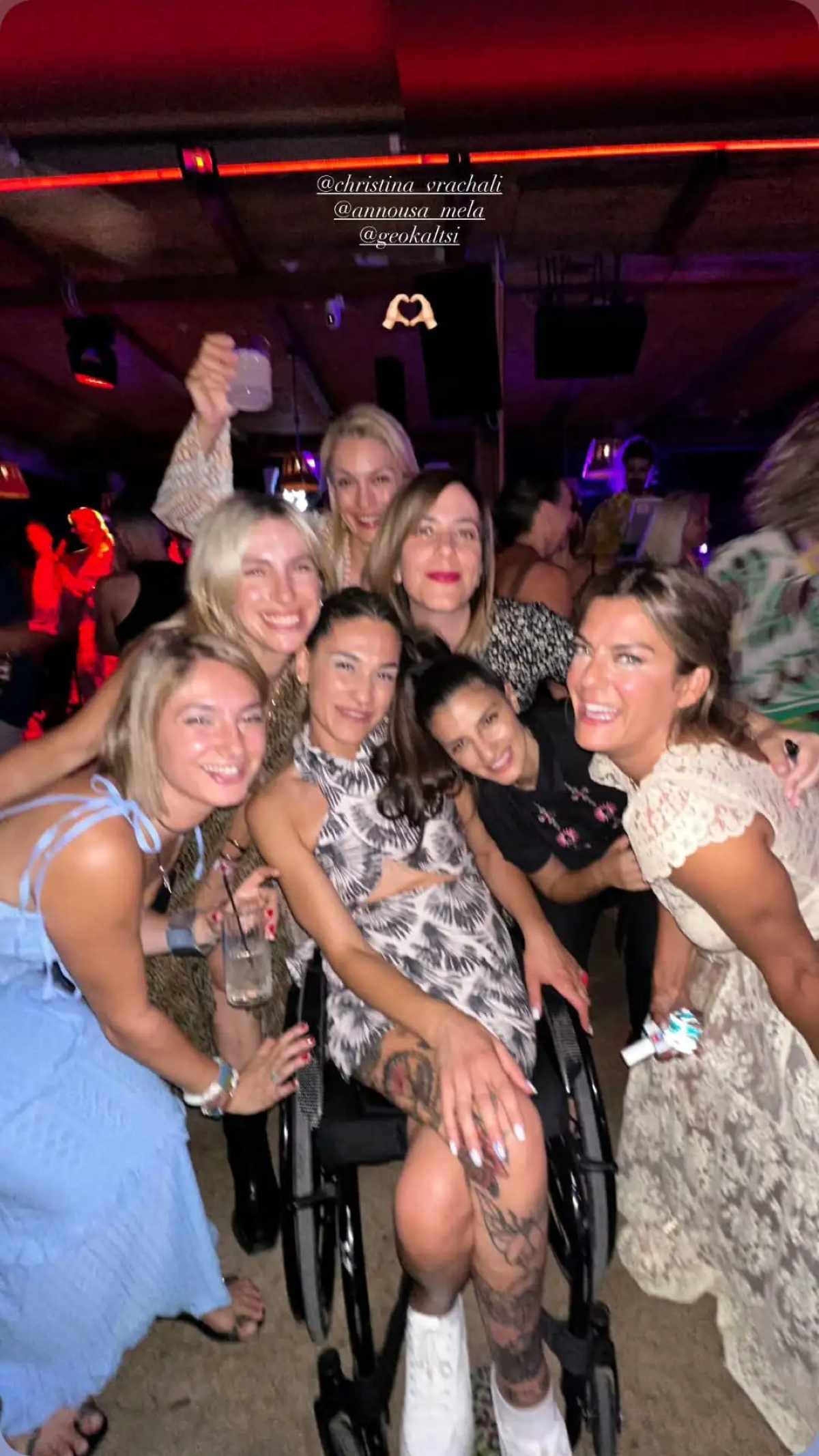 Βραχάλη - Γκουντ: Το ξέφρενο πάρτι στην παραλία μία ημέρα με τον γάμο τους - Δείτε στιγμιότυπα