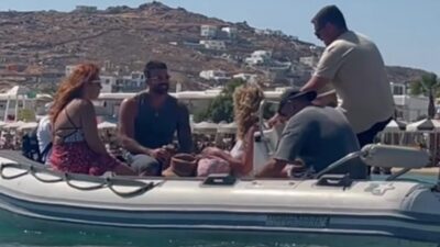 Ο Δημήτρης Αλεξάνδρου σε σκάφος στη Μύκονο