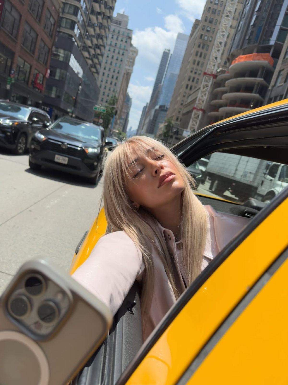 Η Ελένη Φουρέιρα ξανθιά στη Νέα Υόρκη