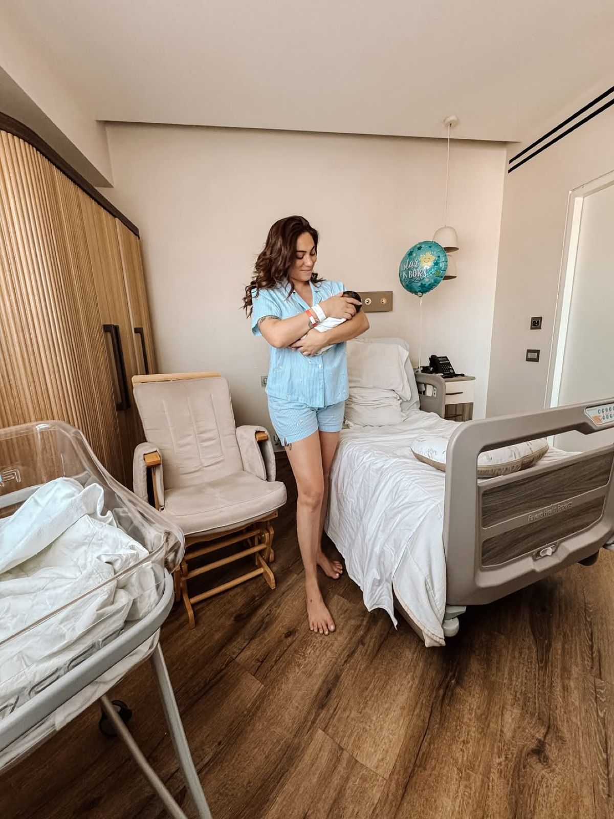 Η Ευρυδίκη Βαλαβάνη στο μαιευτήριο