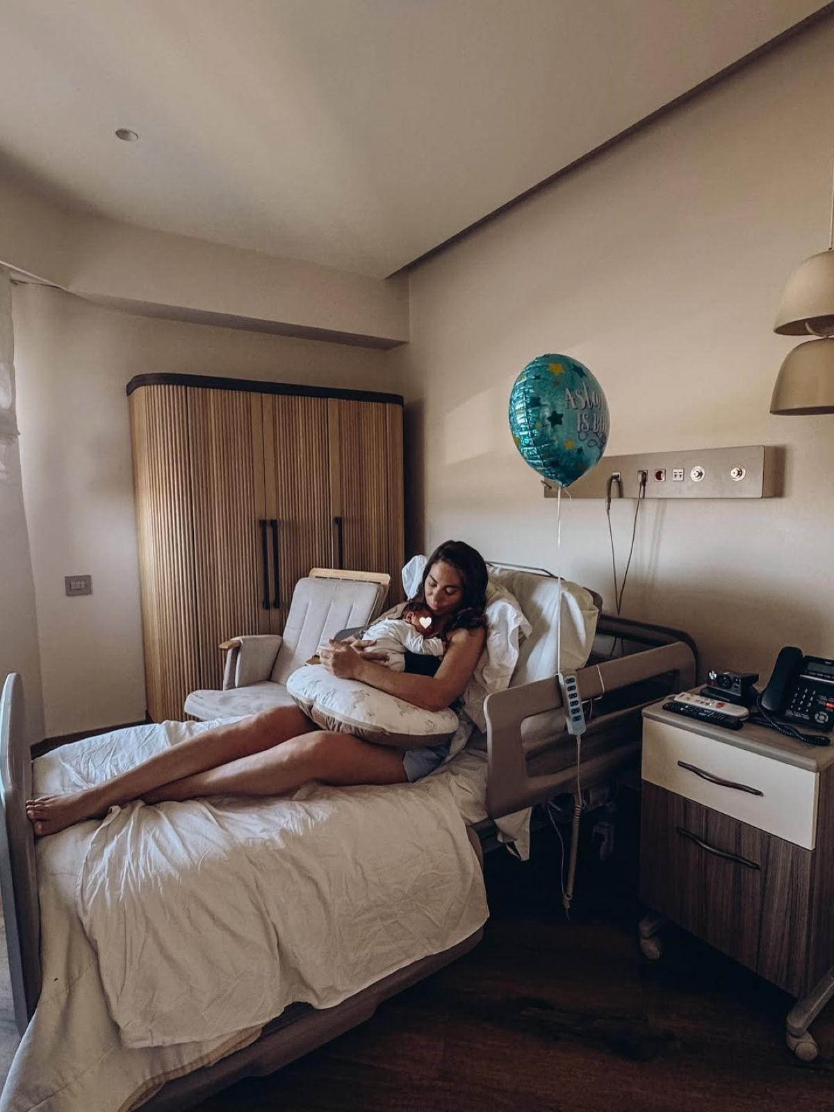 Η Ευρυδίκη Βαλαβάνη στο μαιευτήριο