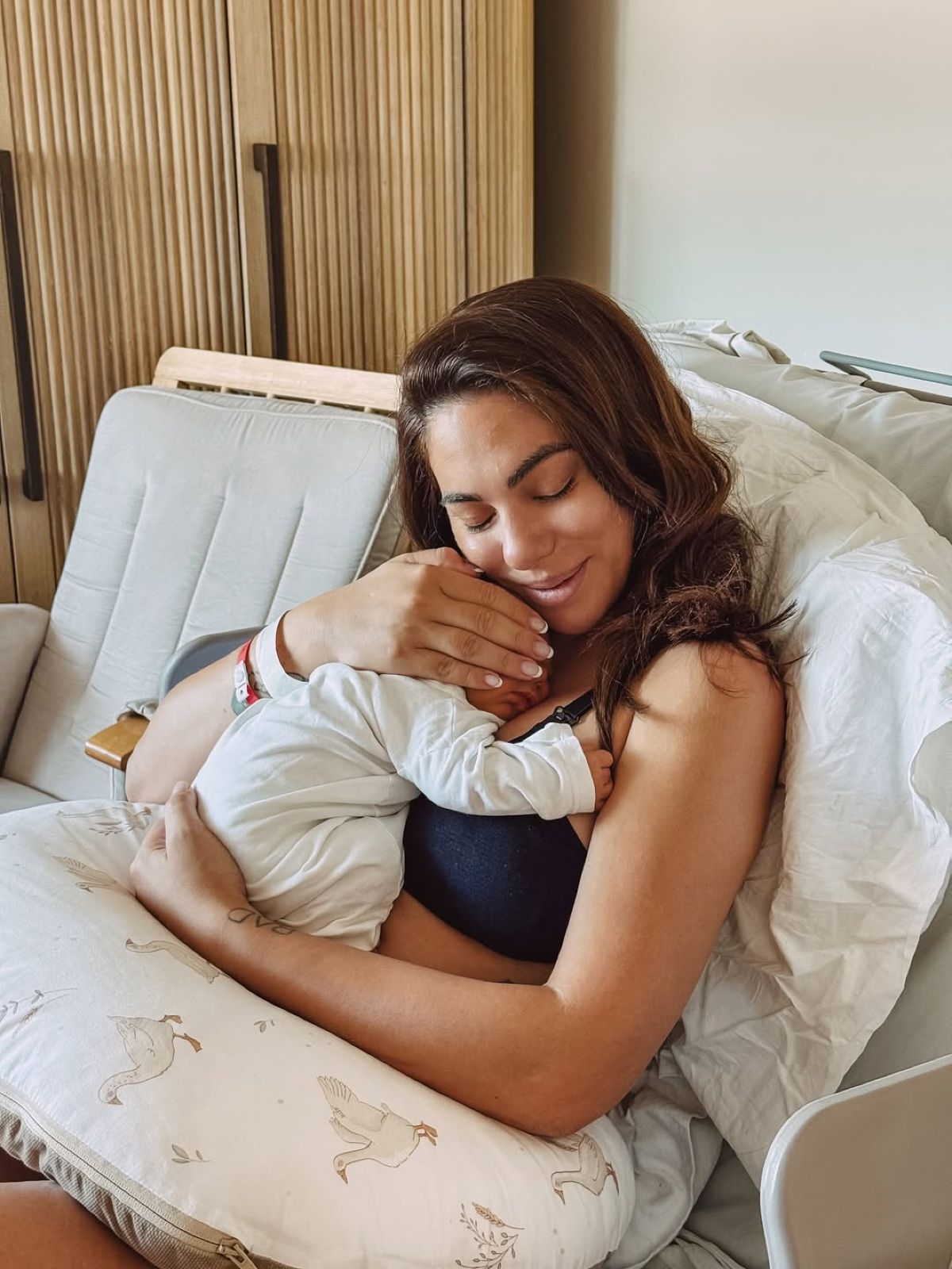 Η Ευρυδίκη Βαλαβάνη στο μαιευτήριο