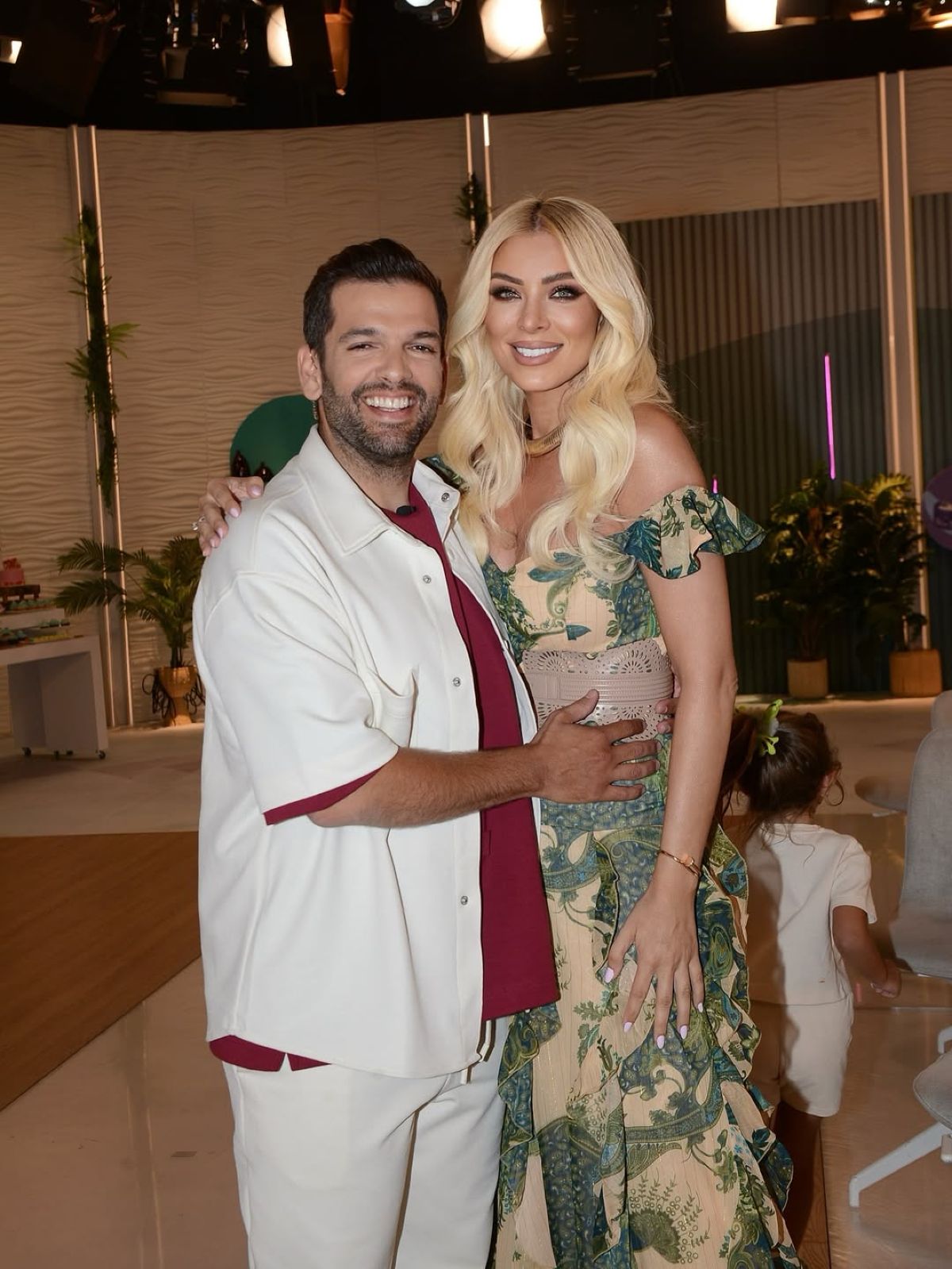 Η Κατερίνα Καινούργιου με τους συνεργάτες της στη Super Κατερίνα