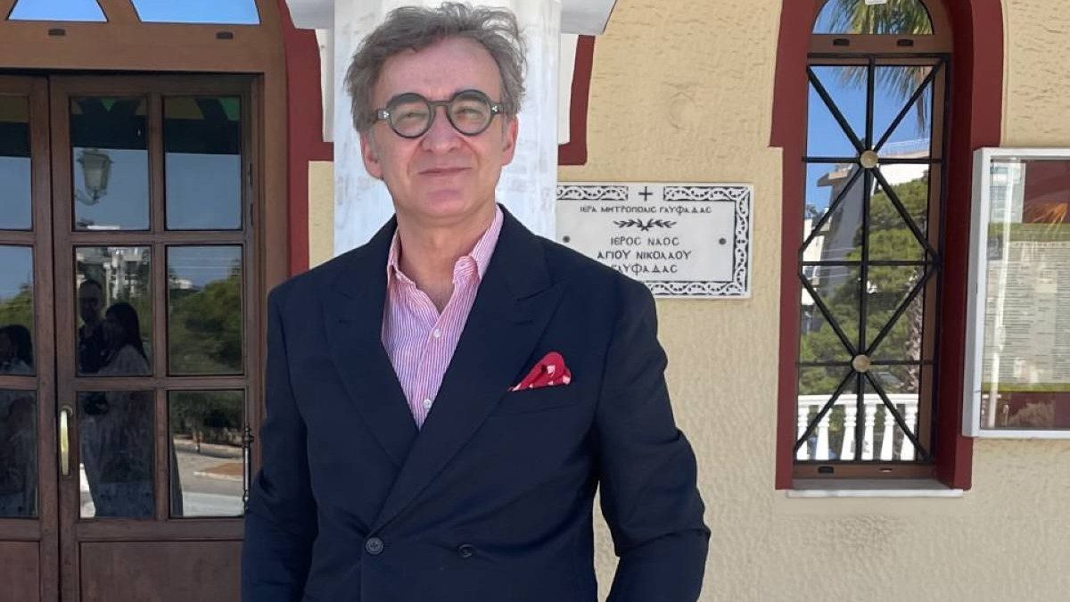 Ο Νίκος Ορφανός στη βάφτιση της κόρης του