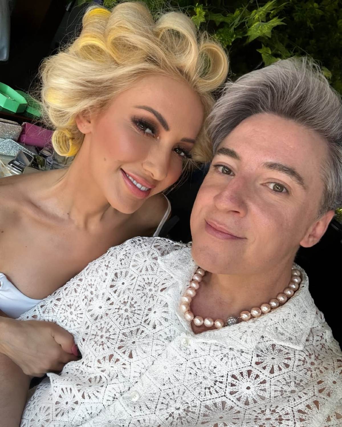 Στιγμιότυπα από την προετοιμασία της μαμάς και της αδερφής του Χρήστου Χολίδη