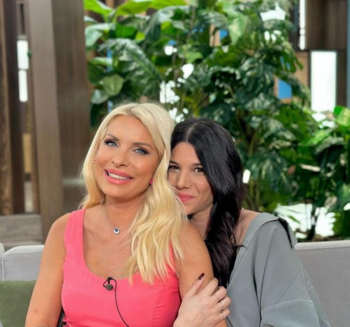 Η Αλεξάνδρα Αθανασίου με την Ελένη Μενεγάκη